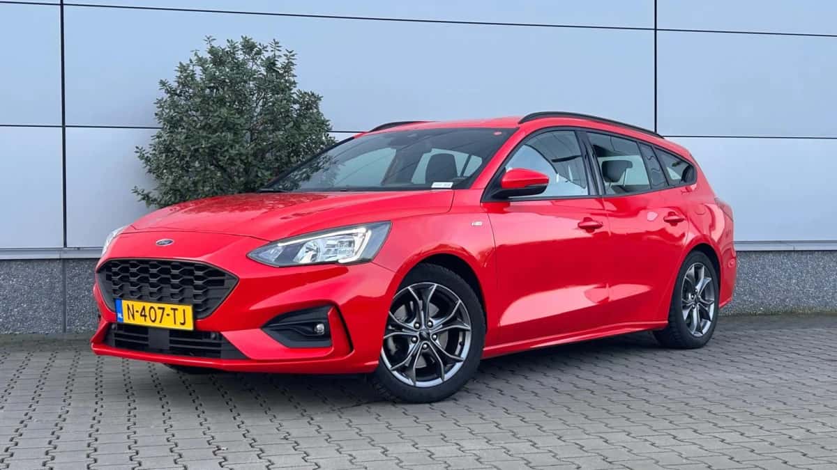 Ford Focus (2022) — foto 1