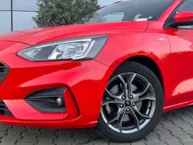 Ford Focus (2022) thumbnail 3