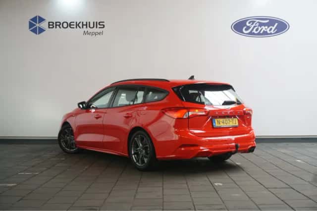 Ford Focus (2022) thumbnail 4