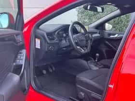 Ford Focus (2022) thumbnail 4