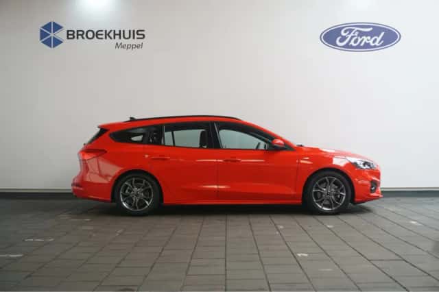 Ford Focus (2022) thumbnail 6