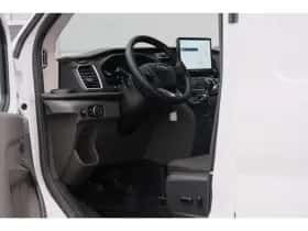 Ford Transit (2024) thumbnail 4
