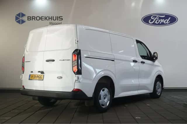 Ford Transit Custom (2024) thumbnail 2