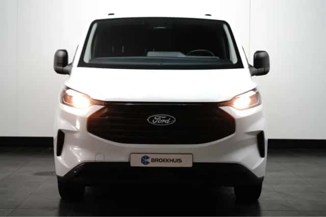 Ford Transit Custom (2024) thumbnail 2