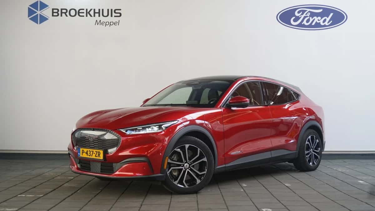 Ford Mustang Mach-E (2022) — foto 1