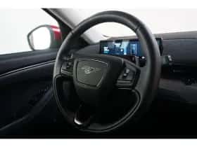 Ford Mustang Mach-E (2022) thumbnail 10