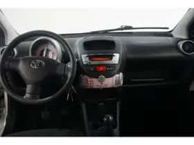 Toyota Aygo (2014) thumbnail 17