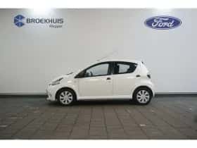 Toyota Aygo (2014) thumbnail 3