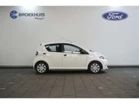 Toyota Aygo (2014) thumbnail 5