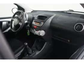Toyota Aygo (2014) thumbnail 8