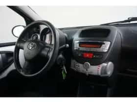 Toyota Aygo (2014) thumbnail 9