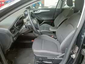 Ford Focus (2019) thumbnail 3
