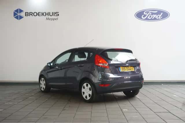 Ford Fiesta (2012) thumbnail 3