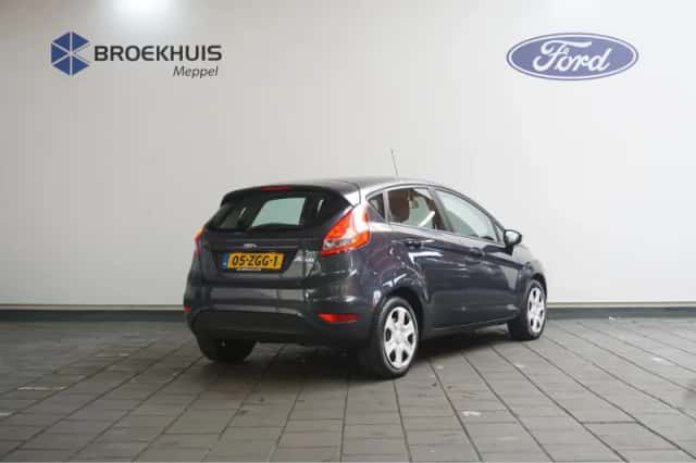 Ford Fiesta (2012) thumbnail 4