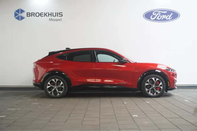 Ford Mustang Mach-E (2024) thumbnail 6