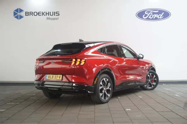 Ford Mustang Mach-E (2024) thumbnail 6