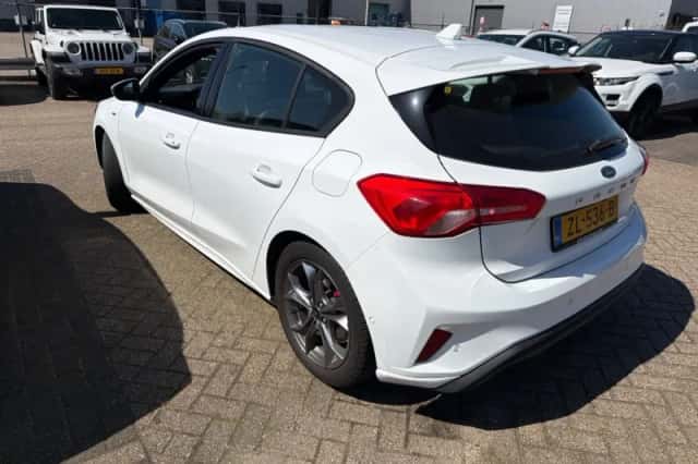 Ford Focus (2019) thumbnail 3