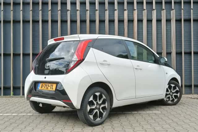 Toyota Aygo (2021) thumbnail 2