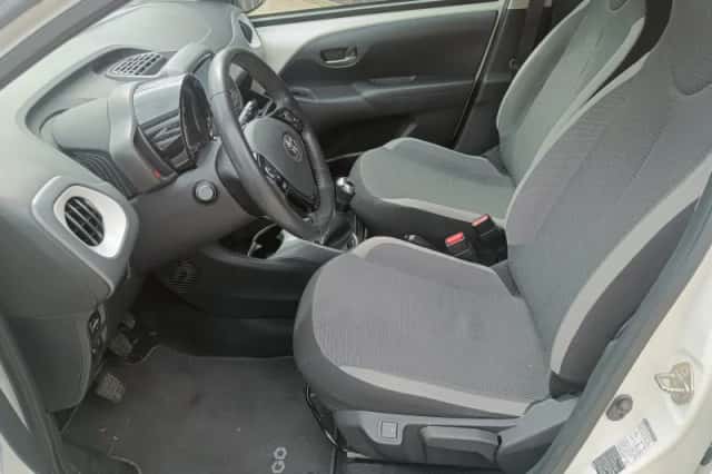 Toyota Aygo (2021) thumbnail 5