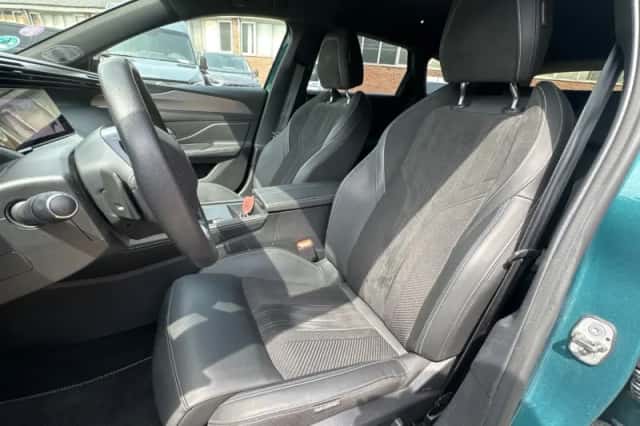 Peugeot 308 (2023) thumbnail 3
