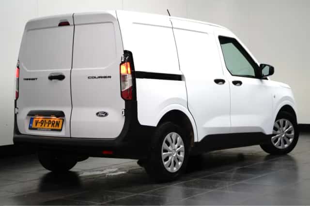 Ford Transit Courier (2024) thumbnail 4