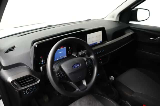 Ford Transit Courier (2024) thumbnail 6