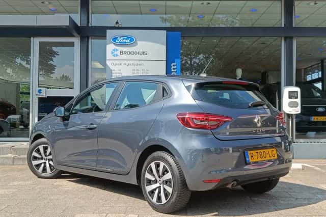 Renault Clio (2022) thumbnail 3