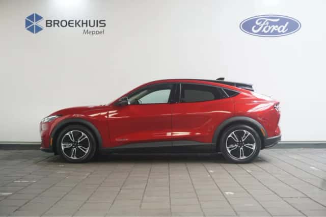 Ford Mustang Mach-E (2024) thumbnail 4