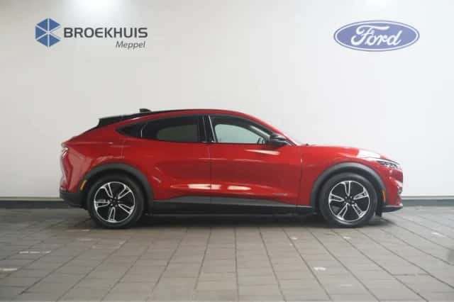 Ford Mustang Mach-E (2024) thumbnail 6