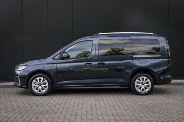 Ford Grand Tourneo Connect (2026) thumbnail 6