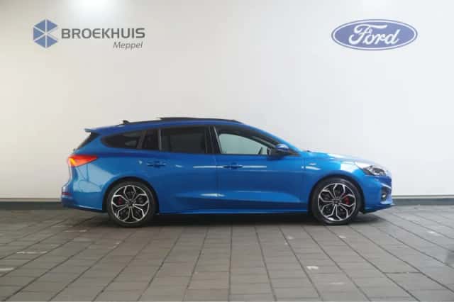 Ford Focus (2022) thumbnail 5