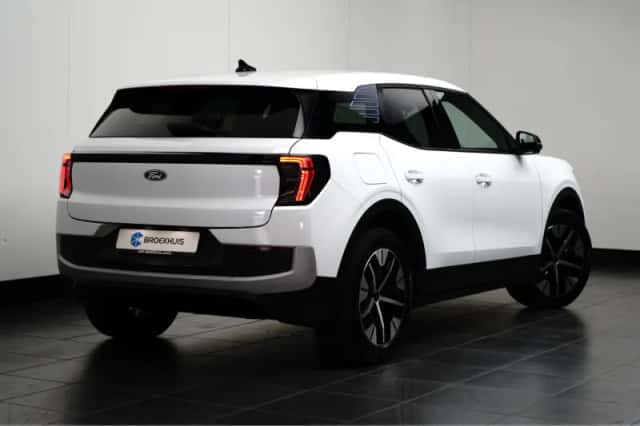 Ford Explorer (2025) thumbnail 4