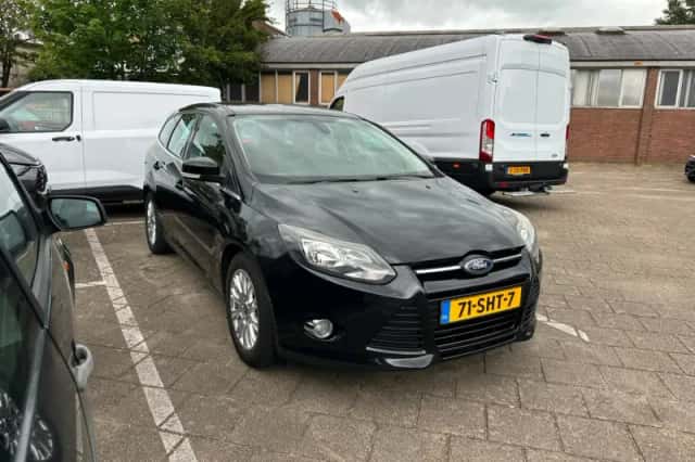 Ford Focus (2011) thumbnail 2