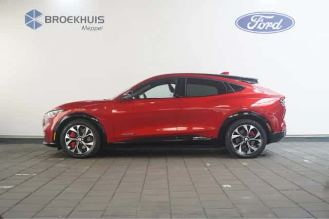 Ford Mustang Mach-E (2021) thumbnail 4