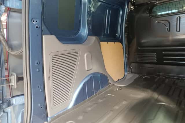 Ford Transit Connect (2024) thumbnail 3