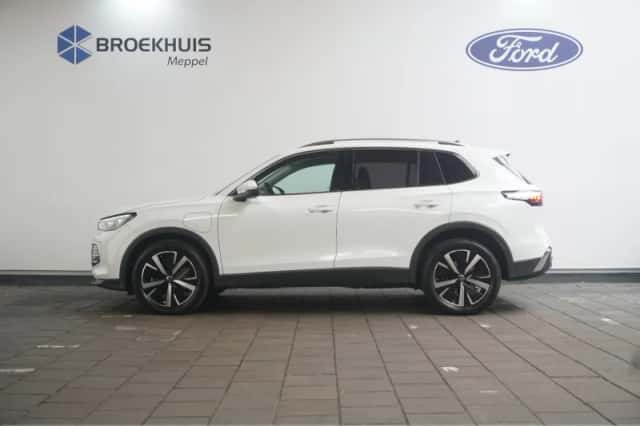 Volkswagen Tiguan (2024) thumbnail 3