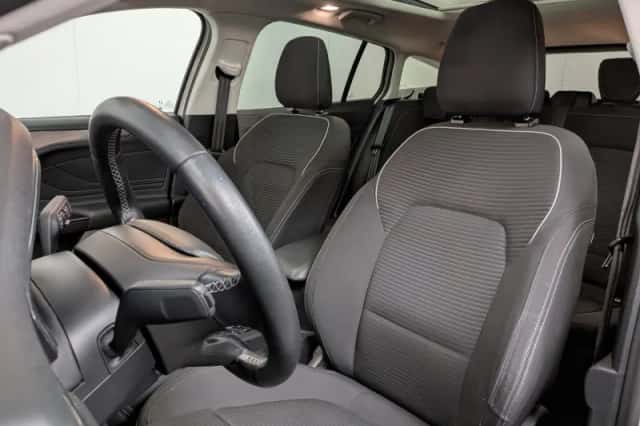 Ford Focus (2021) thumbnail 5
