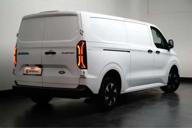 Ford E-Transit (2026) thumbnail 4