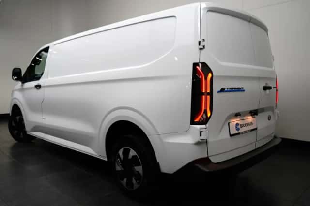 Ford E-Transit (2026) thumbnail 5