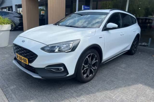 Ford Focus (2021) thumbnail 2