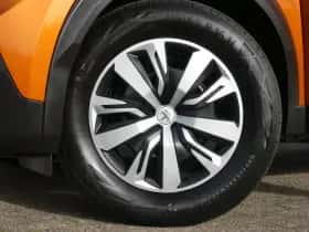 Peugeot 2008 (2021) thumbnail 3