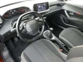Peugeot 2008 (2021) thumbnail 7