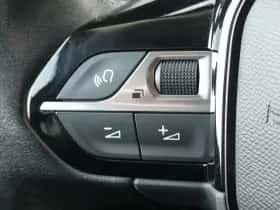 Peugeot 2008 (2021) thumbnail 9