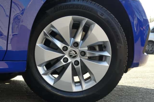 Škoda Octavia (2022) thumbnail 3