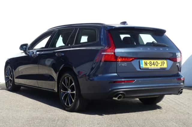 Volvo V60 (2021) thumbnail 2