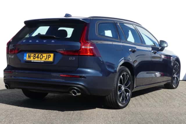 Volvo V60 (2021) thumbnail 5