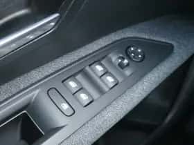 Peugeot 3008 (2021) thumbnail 25