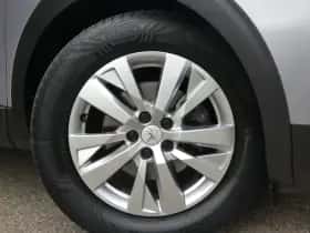 Peugeot 3008 (2022) thumbnail 3