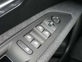 Peugeot 3008 (2022) thumbnail 25