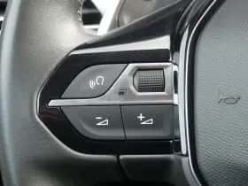 Peugeot 3008 (2022) thumbnail 9
